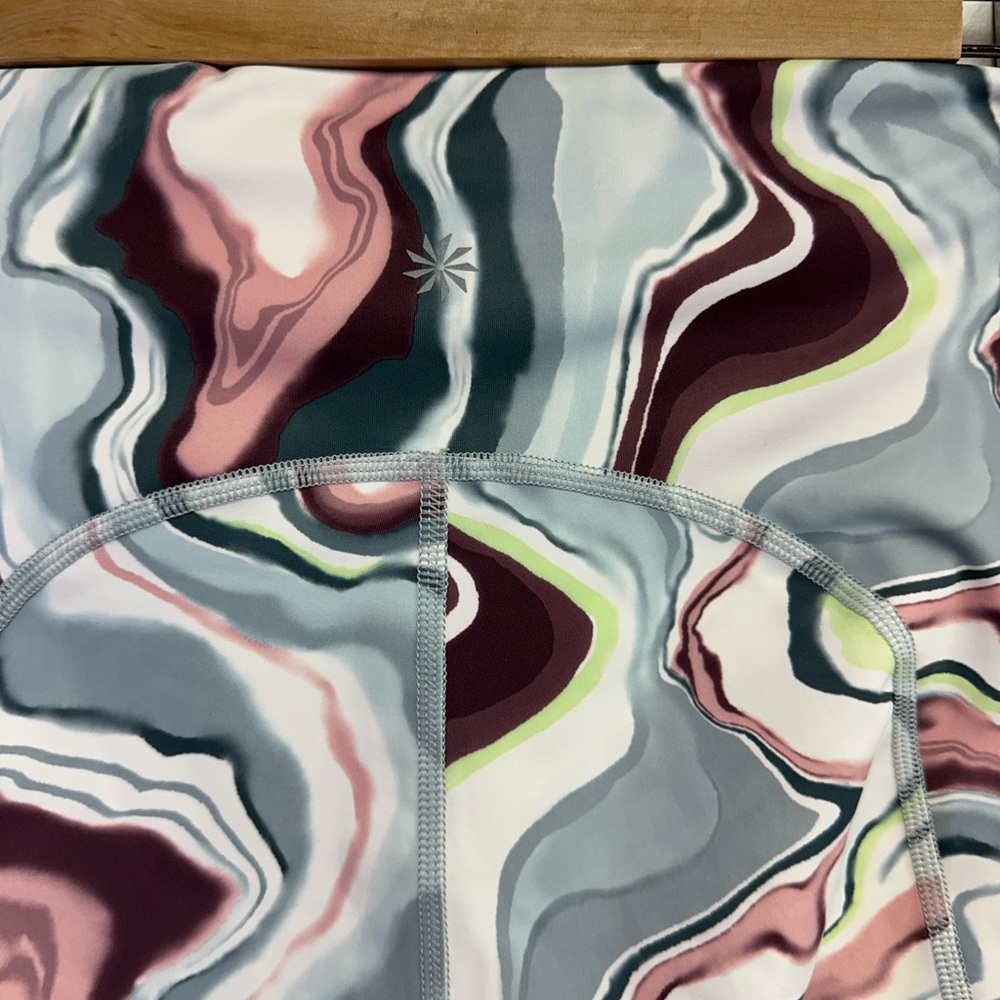 ATHLETA, Ultimate Stash Pocket Printed Capri, Marble Swirl, Size Medium - Picture 3 of 11